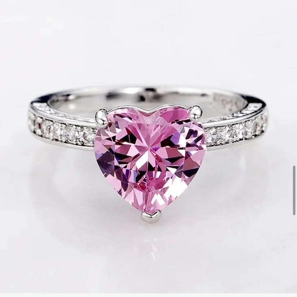 New! Luxury Pink Zircon Diamond Heart Ring